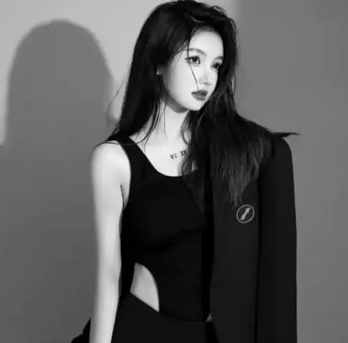 致郁系黑白男女头像
