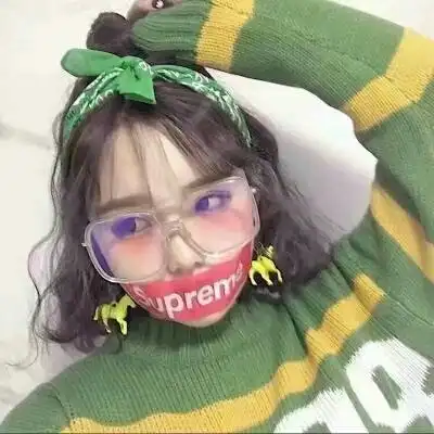 清新绿色森系女生头像
