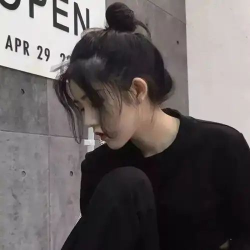 女生头像一曲相思人断肠
