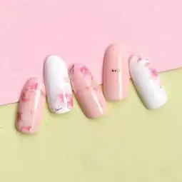 少女心炸裂夏天就是缺一款甜甜的嫩粉色美甲
