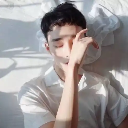 头像男欧美风高冷