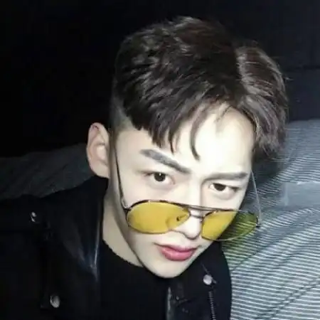 帅气酷炫男生头像,享受我单薄的青春
