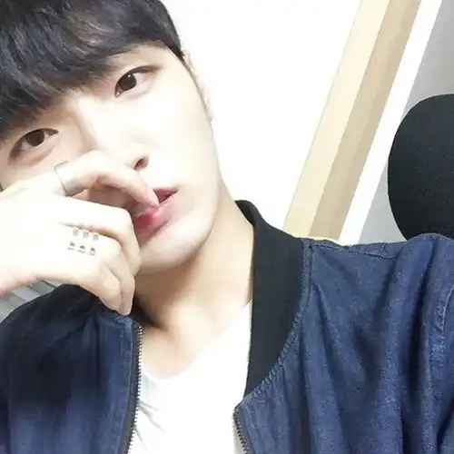 daisy妤故男生头像男头韩系

