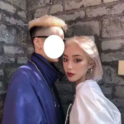 高冷宠溺的情侣头像她的美诱惑了我的心
