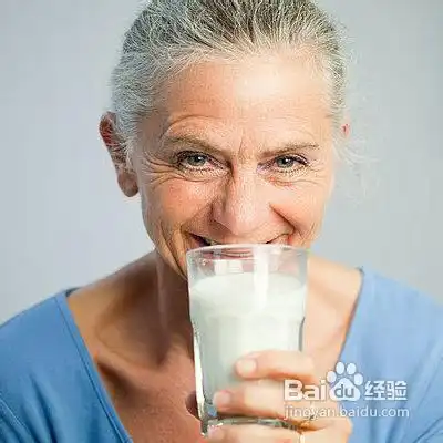 老年人如何预防骨质疏松
