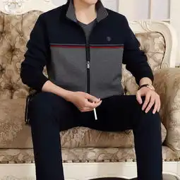 现在的男人真会打扮,55岁大叔这样穿,一点也不像中年人
