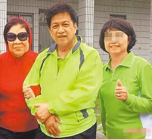 台娱大姐大豪庆83岁生日,开席50桌星光黯淡,知名艺人仅黄维德到场
