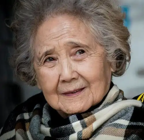 跟女婿同住一年,75岁老人感言明白了,晚年谁能给我养老
