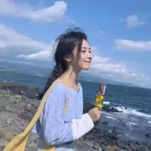 头像爱是一万次破碎和一万零一次治愈
