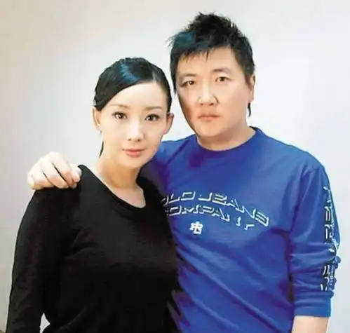 2009年,孙楠与买红妹离婚,转身迎娶潘蔚,今她的报复太解气

