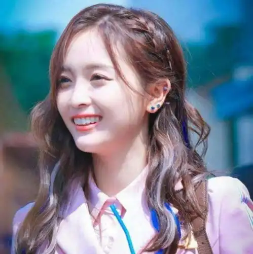 女生头像可爱动漫系少女吴宣仪