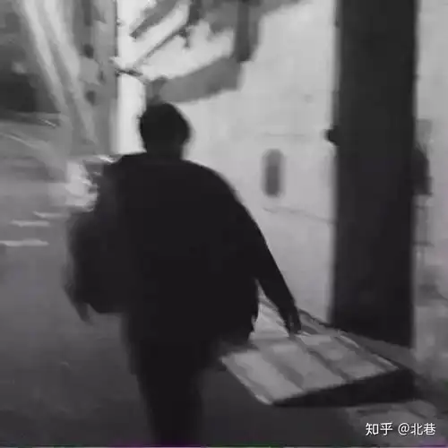 手描丧系男生头像伤感