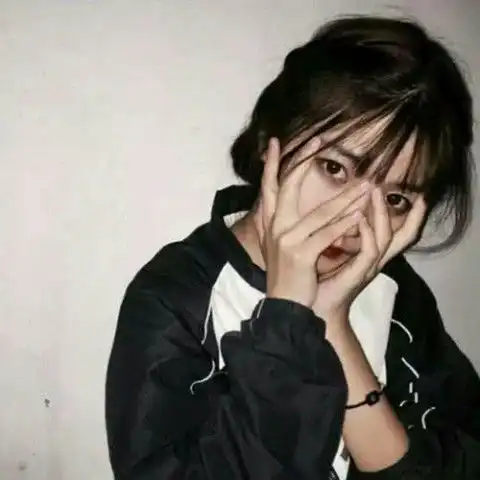 最近渣女头像火了撩是忽冷忽热,爱是认真且怂
