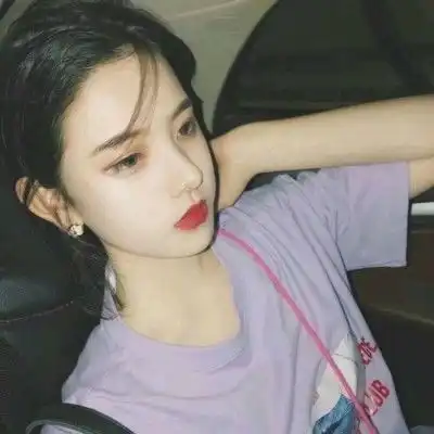 一个对你有好感的女生,会有这3表现,直男你怎么不早说
