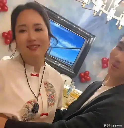河南25岁男子迎娶50岁大妈,网友他娶了个新娘
