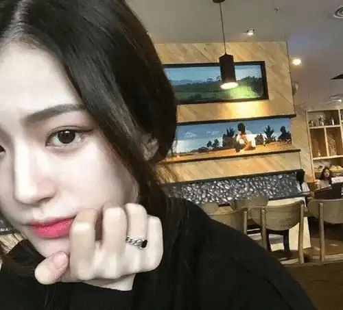 每日一笑大哥哥,29了,还没有对象,你才十四岁,你着什么急
