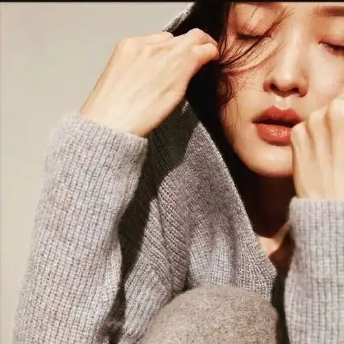 杜鹃恋情疑曝光,她的禁欲系高级脸真美普通人如何打造高级感
