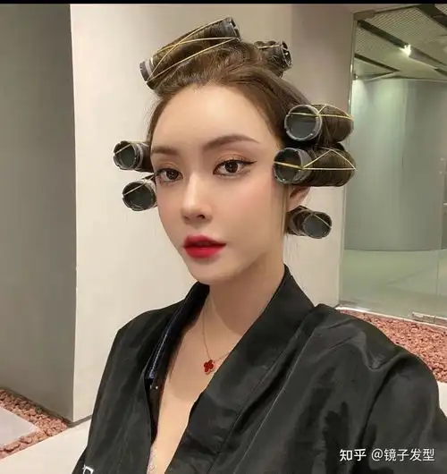 30岁40岁50岁女性,发型这样剪,时尚精致显年轻
