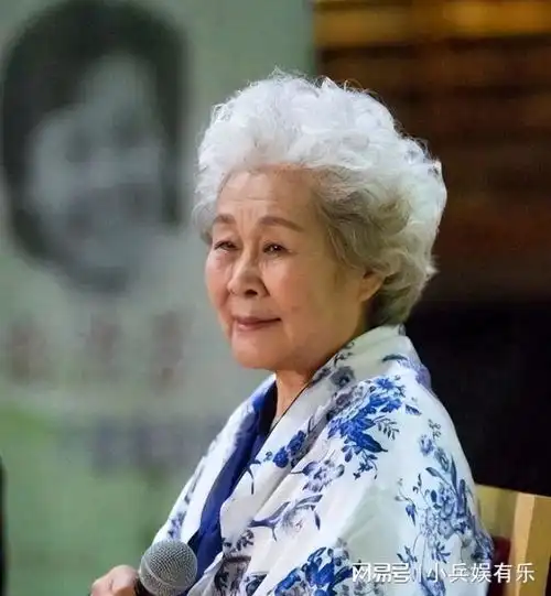 老人微信头像女晚年