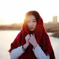 纯红色背景微信女生头像微信头像图片大全
