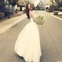 求一张婚纱哦的女生头像
