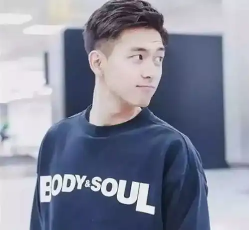 身高低于175的男生,这几个发型显高又有型
