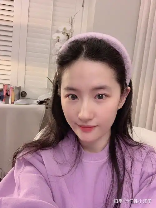 香芋紫色系look好亮眼呀清纯中又不失活泼感
