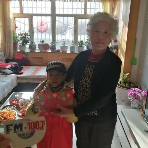 窗外有星光元宵佳节情满社区
