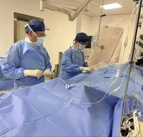 70岁老人心脏血管长石头,医生巧用冲击波碎石解危
