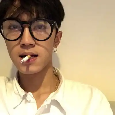 软锦抽烟男生欧美风头像
