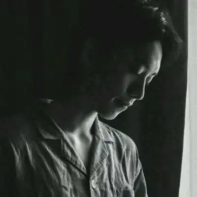 林鹤居颓废夜晚暗黑男神男生头像
