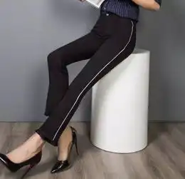 腿不长不直,不愁,这样穿显长显直
