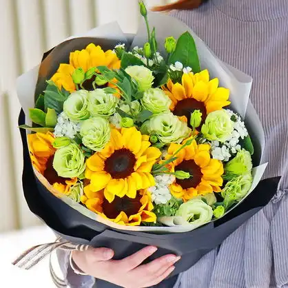 毕业季送花攻略毕业季送什么花今年的毕业季花束c位必须是它
