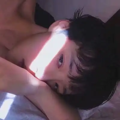成熟小清新帅气男生头像
