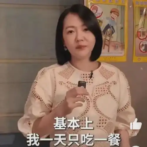 小s自曝50岁收山不再调戏勾搭其他男生,还在街头扒男主持上衣
