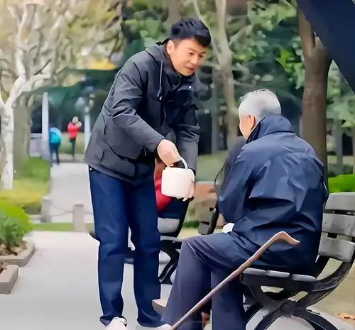一段令人肉麻的聊天记录曝光,妻子曝光丈夫出轨50岁女领导的真相
