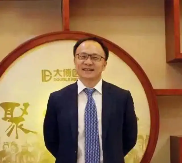 新时代闽商福建七位70后大叔白手起家逆袭,一位执掌万亿商业帝国身价2千亿
