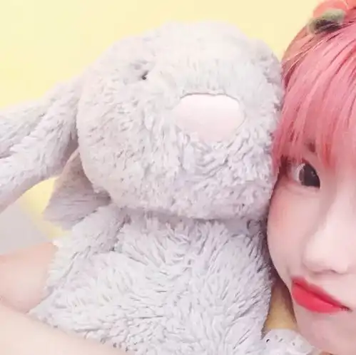粉色系女生头像
