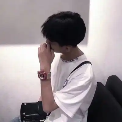 干净的男生头像白色系