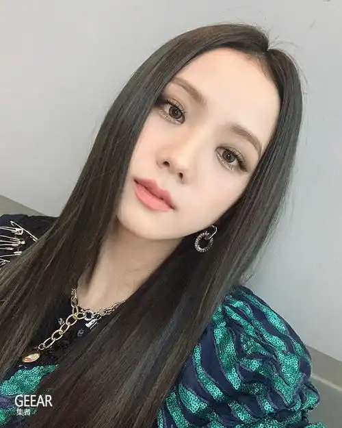 jisoo最爱润唇膏,原来是ins上大热的这款