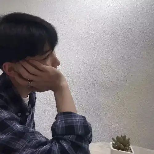 头像别灰心普普通通的你也值得被万般宠溺
