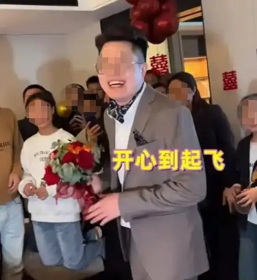 四川90后小伙开心迎娶70后新娘,少奋斗几十年,网友是我也娶
