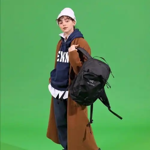叠穿不臃肿,学时尚达人的时尚搭配法,时尚保暖又有层次感
