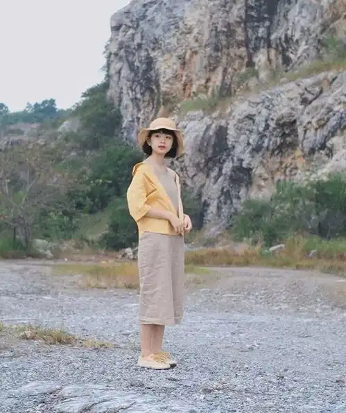 50多张穿搭模板,这个小个子姑娘每张照片都好看
