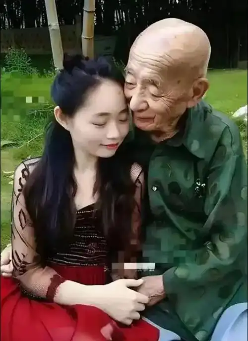 河北23岁女与父母断绝关系也要嫁80岁老人,经常晒两人照片秀恩爱
