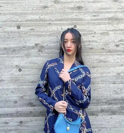 不愧是最强星二代这资源绝了
