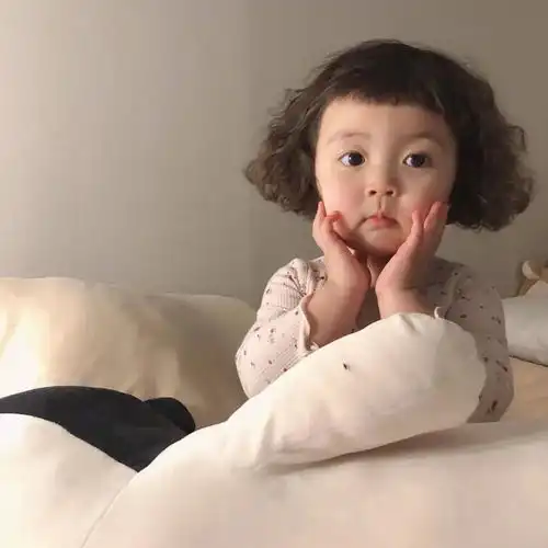 萌系头像偶尔会有养一朵云做宠物的想法
