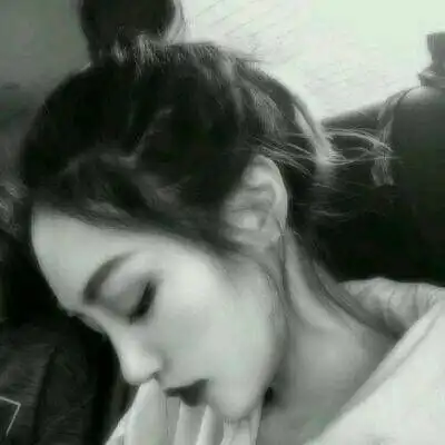 qq黑白头像女生孤独伤感堕落小孩子才会生气难过失望
