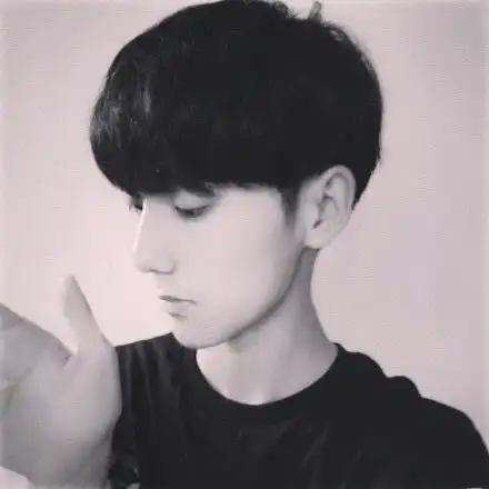 男生头像白色系可爱男子