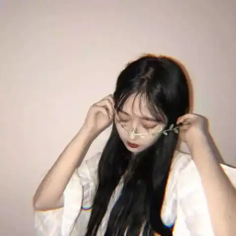 适合小仙女的丧系闺蜜头像有种感情叫,走,一起上厕所
